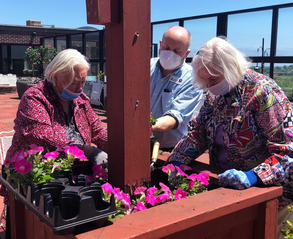 Garden Club - The Selfhelp Home